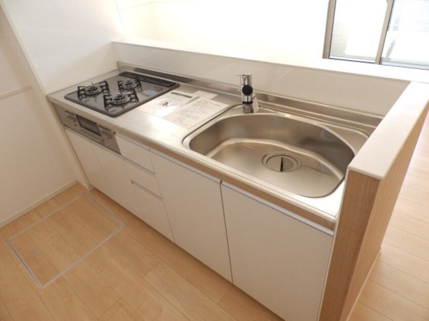  コリーヌ日永西　B