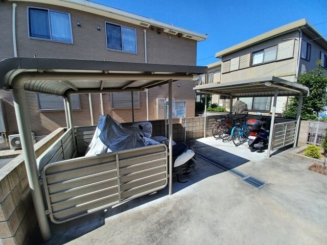  コリーヌ日永西　B