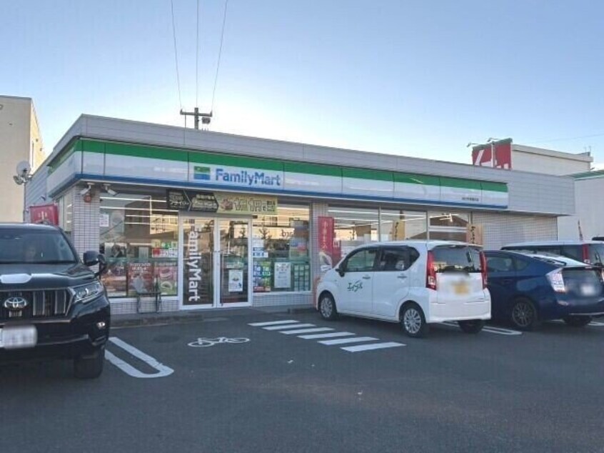 ファミリーマート四日市青葉町店(コンビニ)まで915m ピースタウン