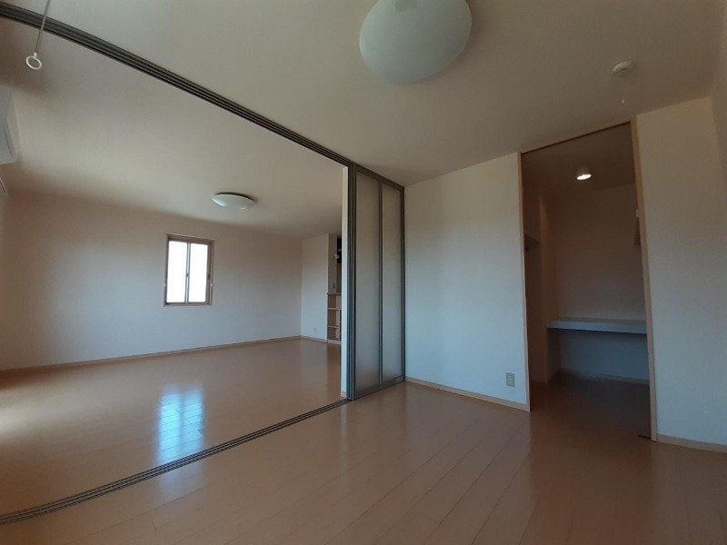  リビングタウン四日市芝田　A