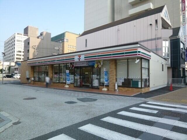 セブンイレブン四日市諏訪町店(コンビニ)まで144m メゾントレンディー