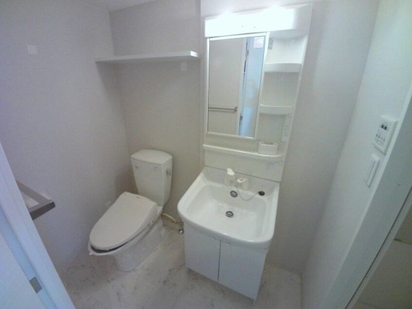 同物件別部屋の写真 エスティメゾン鵜の森