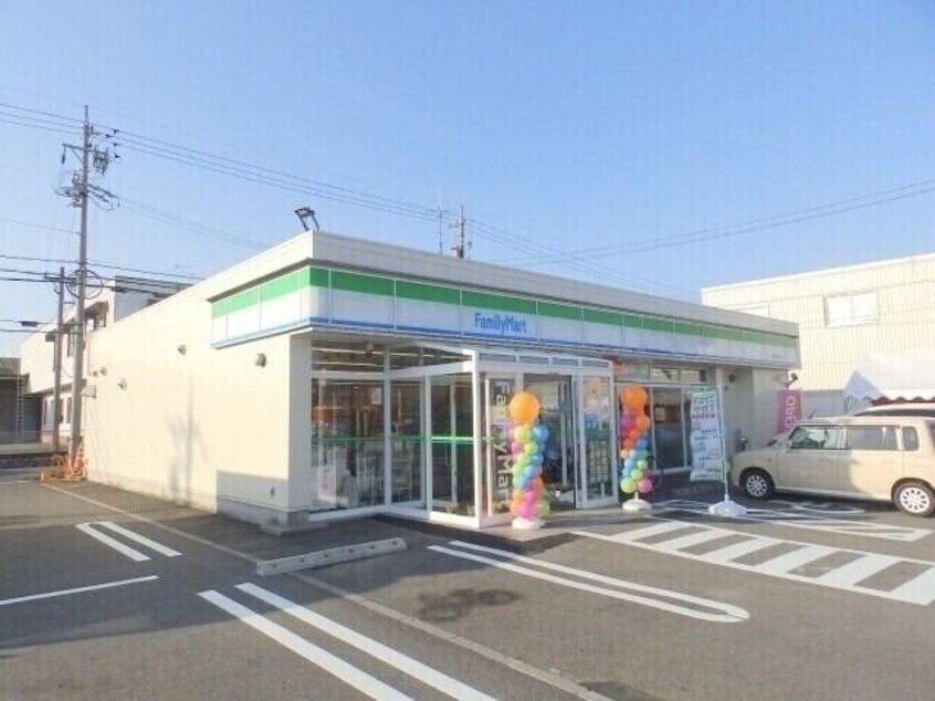ファミリーマート四日市西阿倉川店(コンビニ)まで908m アムール一本木Ⅱ