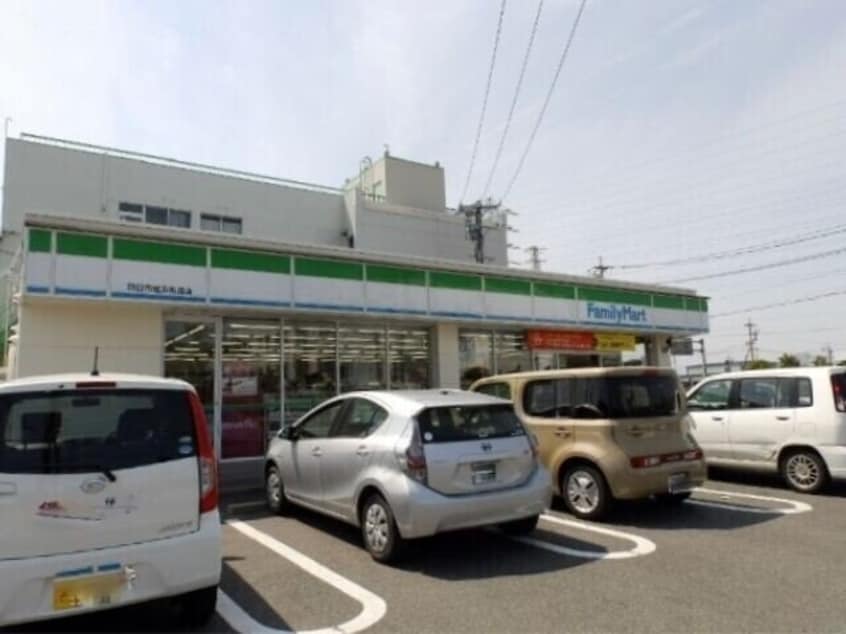 ファミリーマート四日市塩浜街道店(コンビニ)まで306m MIYAMADO HILLS