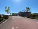 四日市市立港中学校(中学校/中等教育学校)まで2017m ロイヤルサイキ