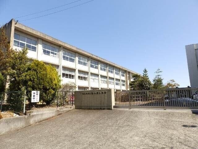 四日市市立笹川小学校(小学校)まで750m Vitare