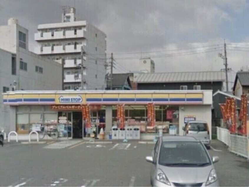 ミニストップ四日市浜田町店(コンビニ)まで404m レジデンス浜田