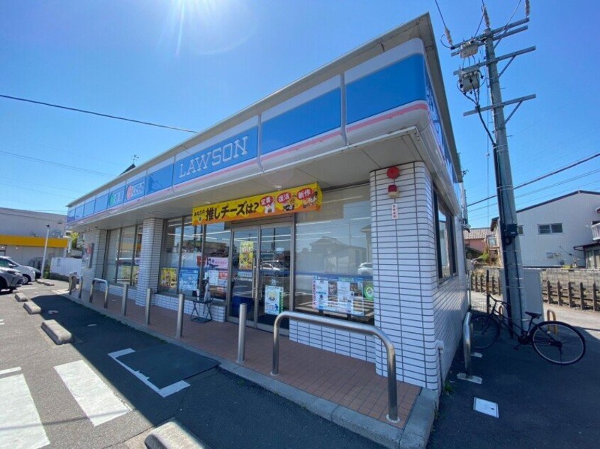 ローソン四日市中川原店(コンビニ)まで348m クレールカルチェ　A