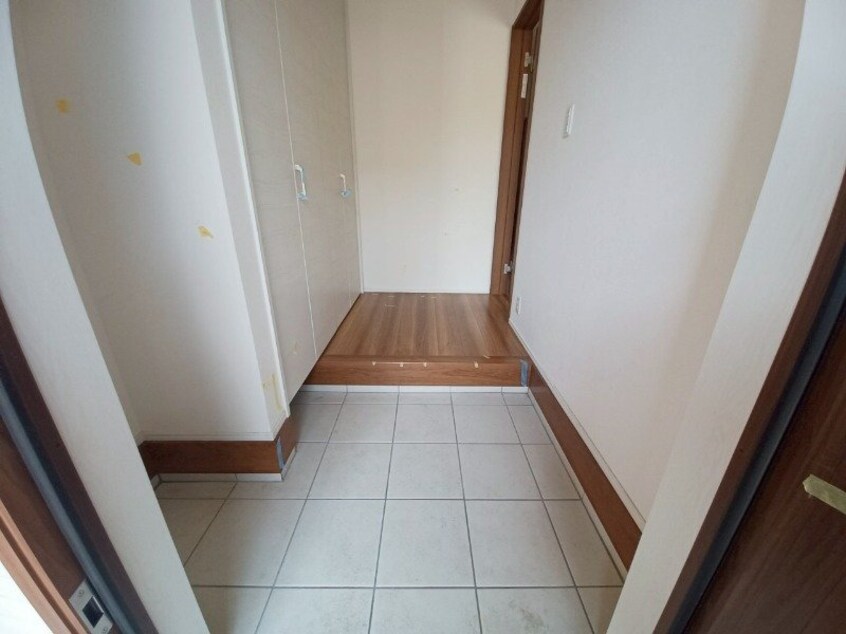 玄関 ラ・ファミーユ四日市城東Ⅱ