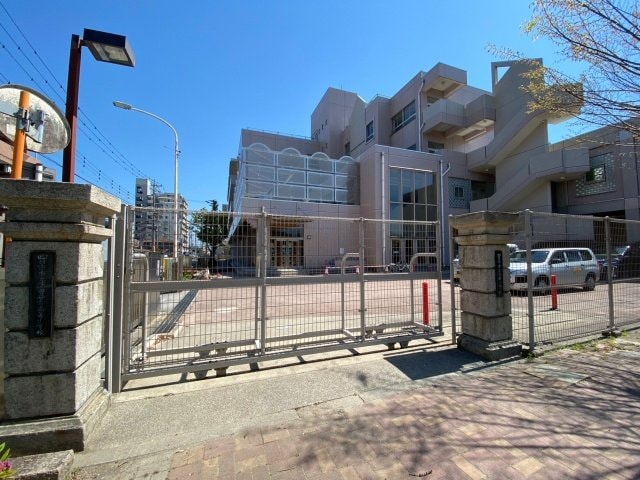 四日市市立浜田小学校(小学校)まで1100m Maison de Jacobins