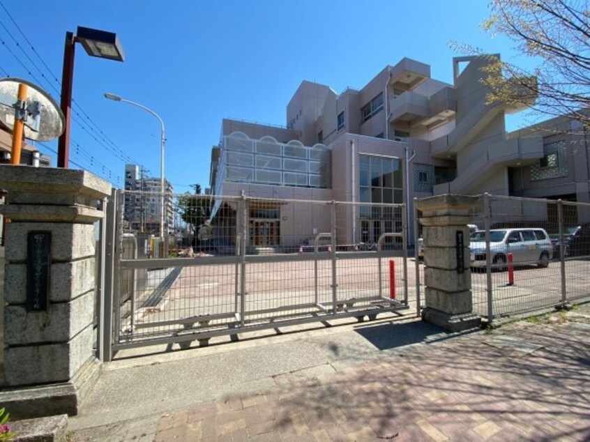 四日市市立浜田小学校(小学校)まで1100m Maison de Jacobins