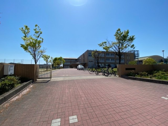 四日市立港中学校(中学校/中等教育学校)まで800m Maison de Jacobins