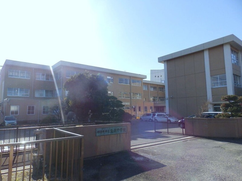 四日市市立大池中学校(中学校/中等教育学校)まで2168m アミティエ四日市