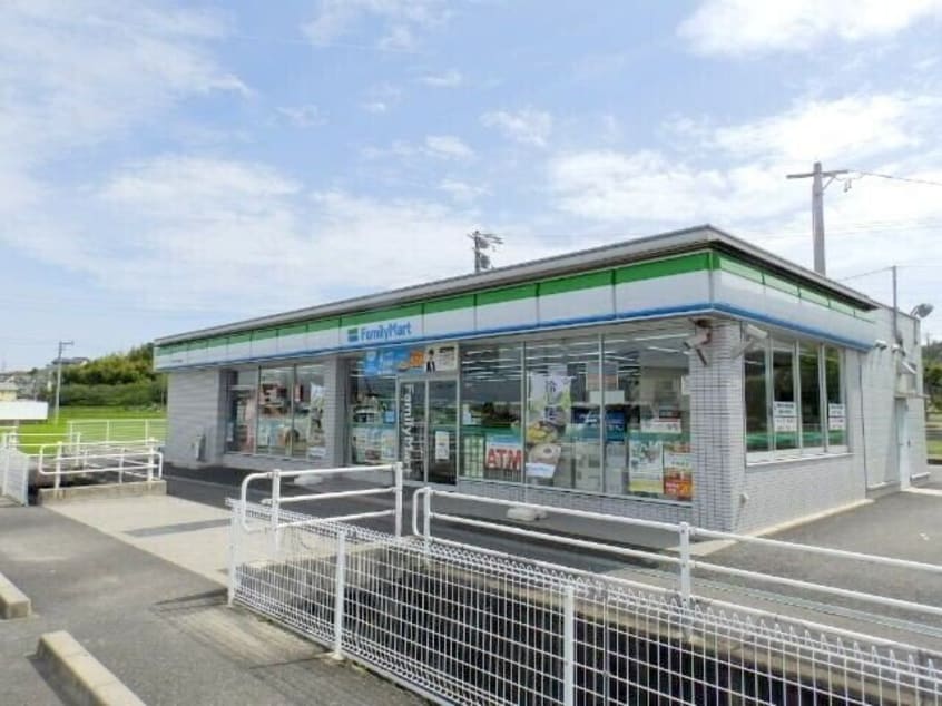ファミリーマート四日市三重団地店(コンビニ)まで130m アミティエ四日市