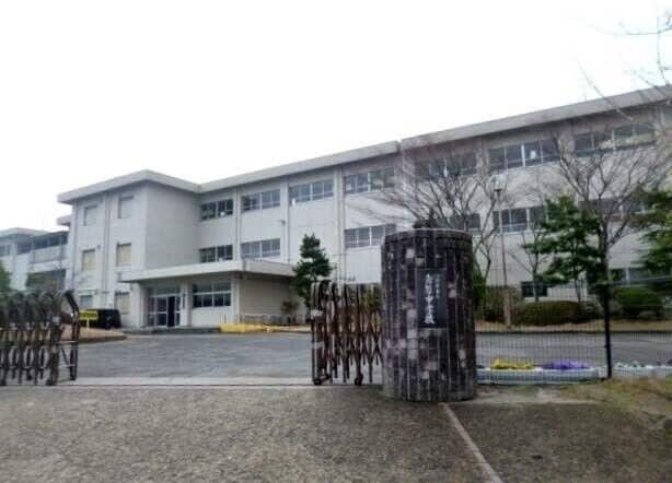 四日市市立常磐中学校(中学校/中等教育学校)まで1696m レジデンス大井手
