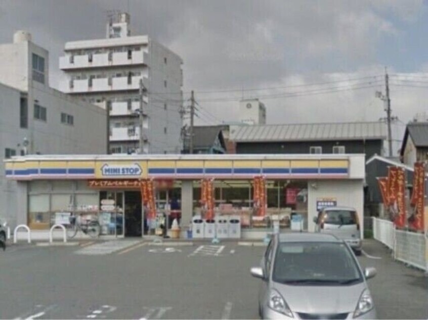 ミニストップ四日市浜田町店(コンビニ)まで404m レジデンス浜田