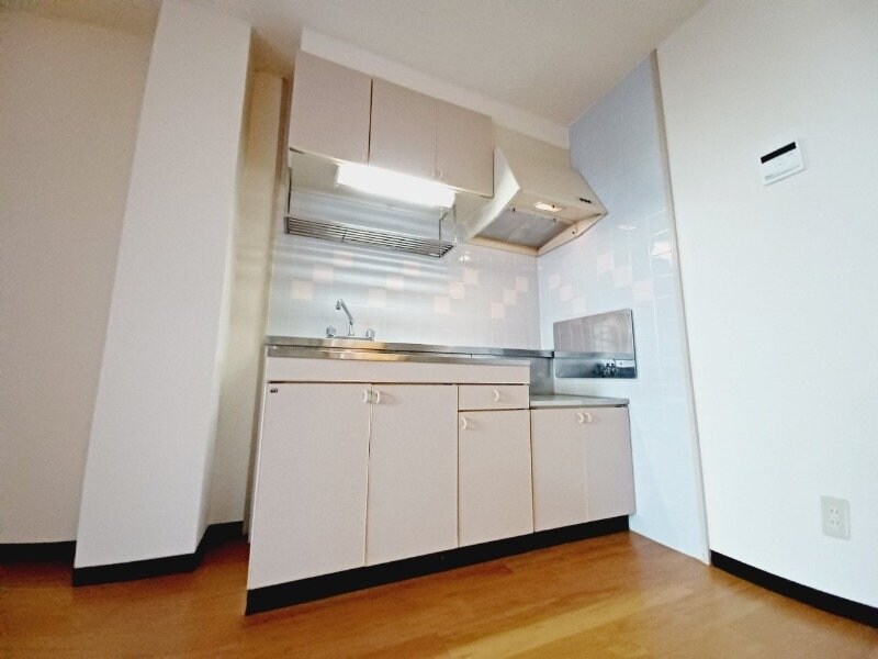 同型部屋写真です。 ファミール下之宮１