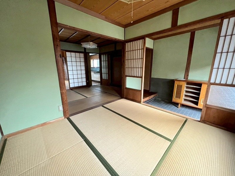  東新町貸家