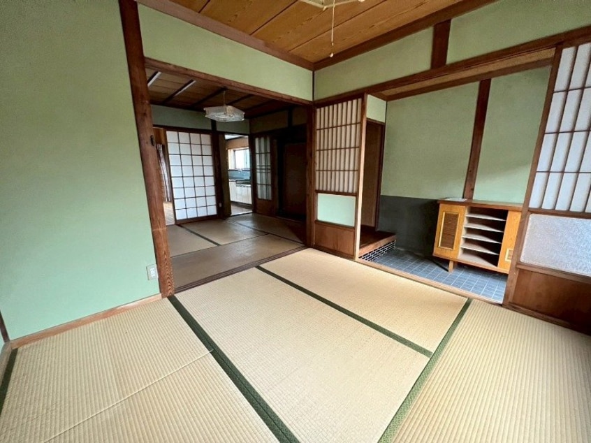  東新町貸家