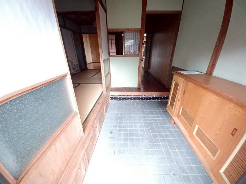  東新町貸家