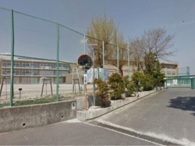 四日市市立橋北中学校(中学校/中等教育学校)まで474m 東新町貸家