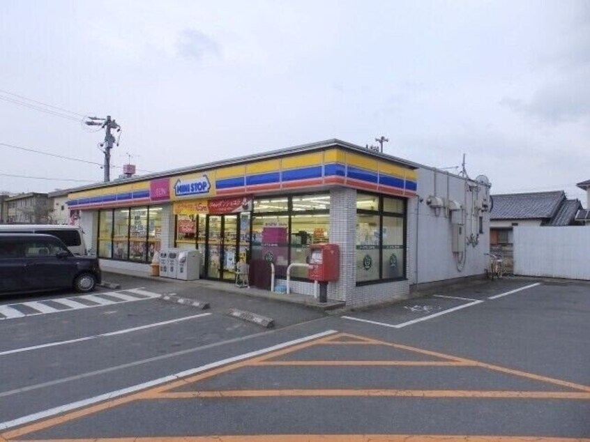 ミニストップ朝明店(コンビニ)まで2108m パストラルまきの木台C棟