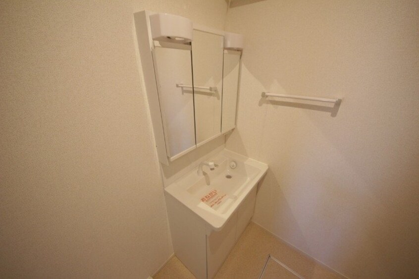 同型反転参考写真 ＮＡＧＯＭＩ（なごみ）