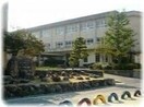 四日市市立川島小学校(小学校)まで1396m アネックス鈴木Ⅱ