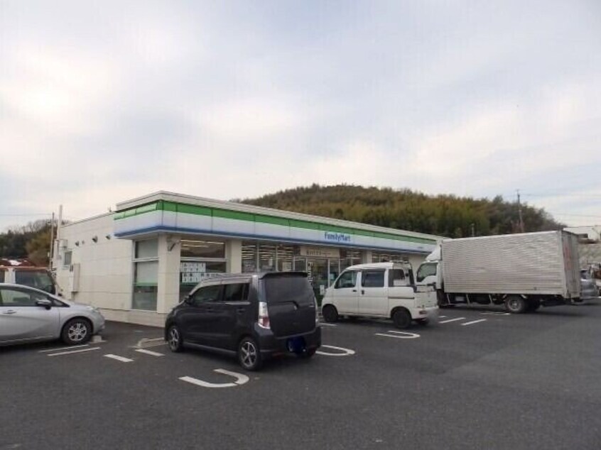 ファミリーマート四日市羽津店(コンビニ)まで529m パプリカⅢ　A