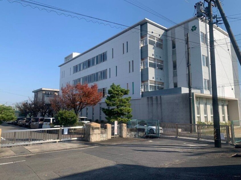 四日市市立富田中学校(中学校/中等教育学校)まで1277m インコントロ　富田