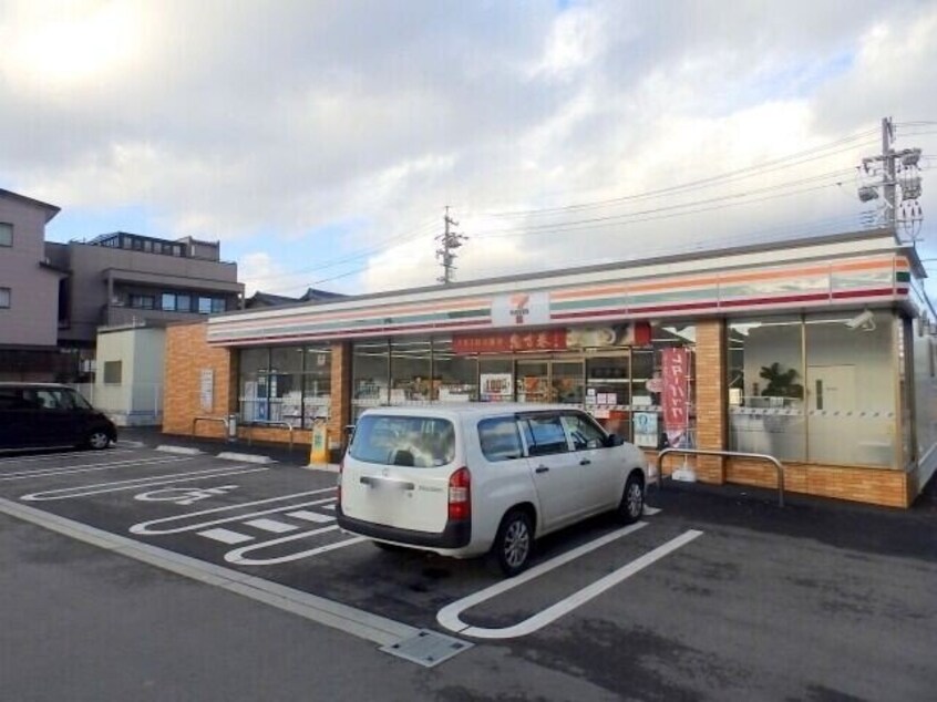 セブンイレブン四日市富田3丁目店(コンビニ)まで105m インコントロ　富田