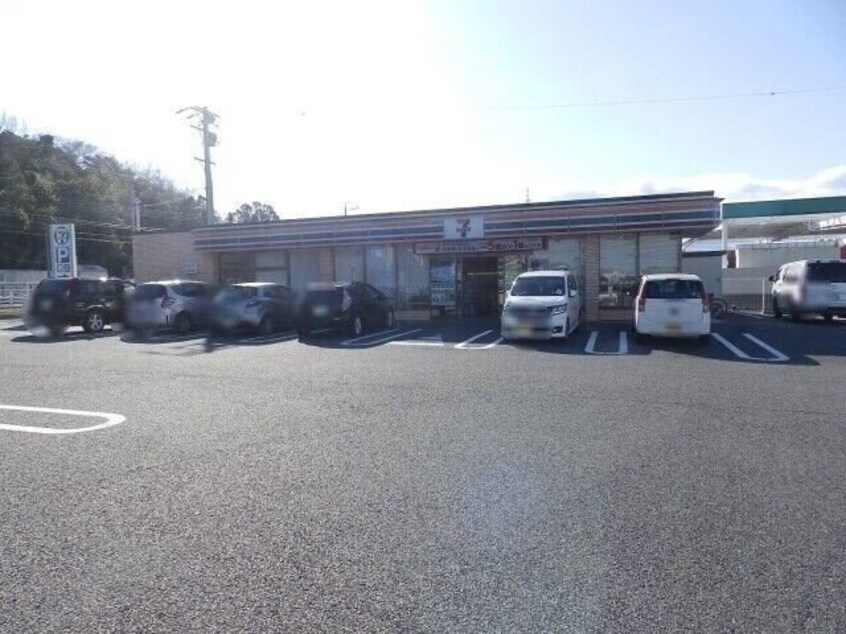 セブンイレブン四日市三重団地入口店(コンビニ)まで1178m サンヒルズ生桑台　Ⅰ