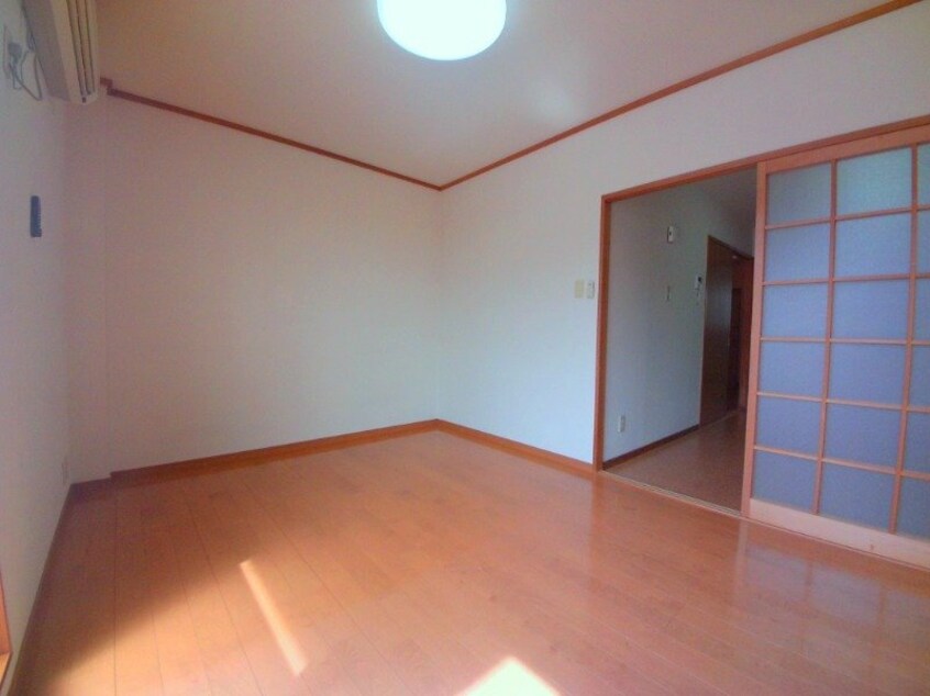 別部屋反転写真です Ｓｕｒｐｌｕｓ　Ｔｗｏピラカンサ