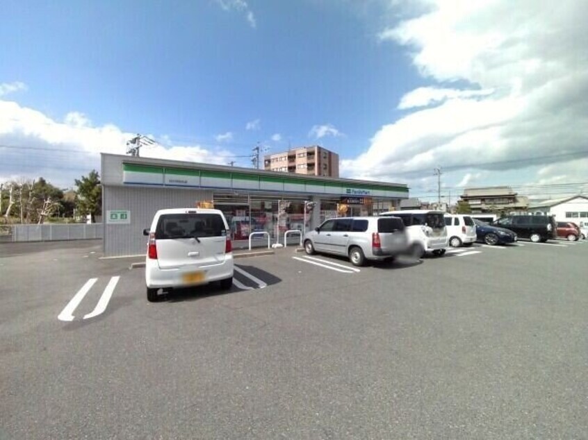 ファミリーマート四日市別名店(コンビニ)まで519m ジュネス・ドミール