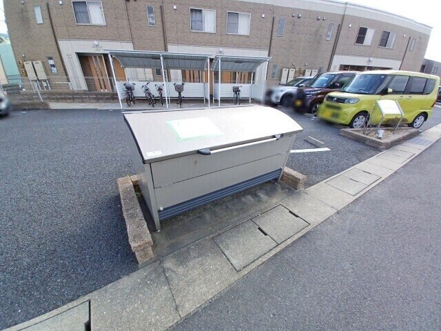  ＳＵＮＳＨＩＮＥ　ＲＩＶＥＲＳＩＤＥ