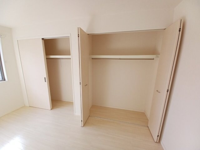  ＳＵＮＳＨＩＮＥ　ＲＩＶＥＲＳＩＤＥ