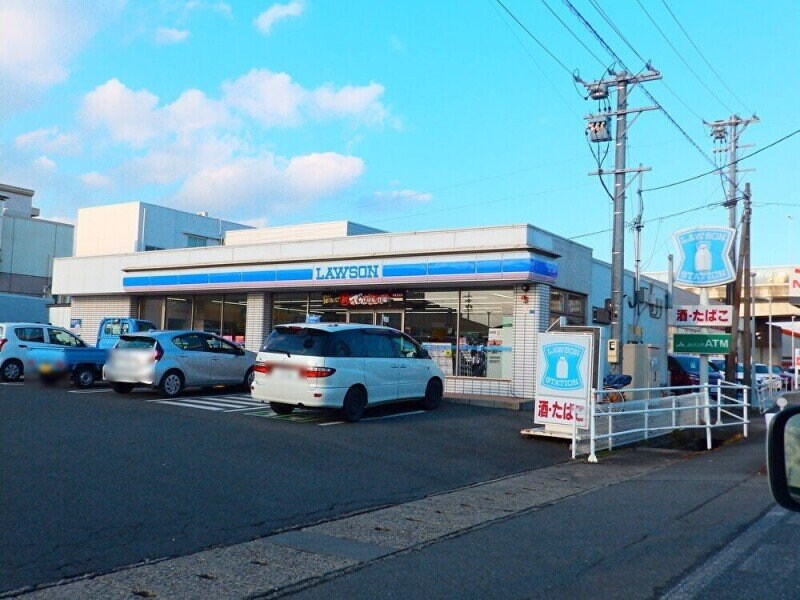 ローソン四日市八田店(コンビニ)まで428m ＳＵＮＳＨＩＮＥ　ＲＩＶＥＲＳＩＤＥ