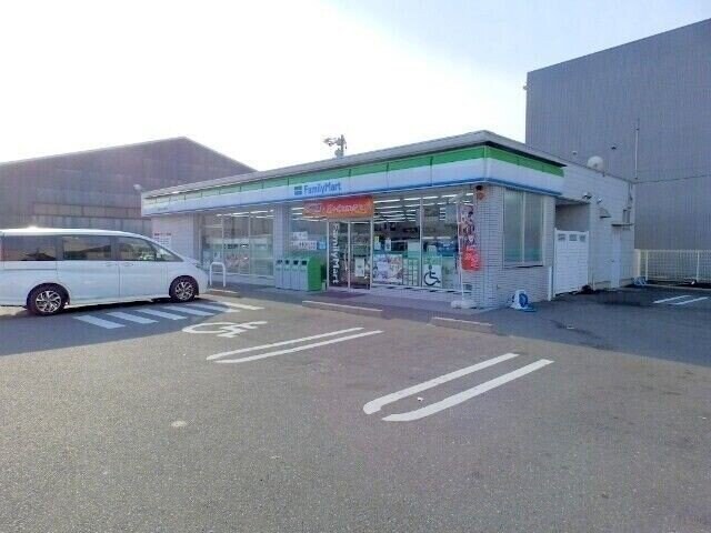 ファミリーマート四日市三ツ谷東町店(コンビニ)まで153m レスピーユ