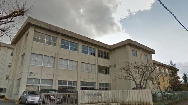 四日市市立桜中学校(中学校/中等教育学校)まで1222m 桜台1丁目貸家