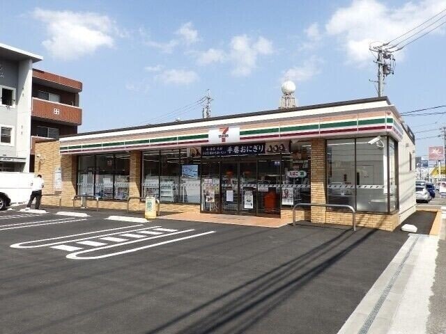 セブンイレブン四日市久保田2丁目店(コンビニ)まで58m 糸与ビル