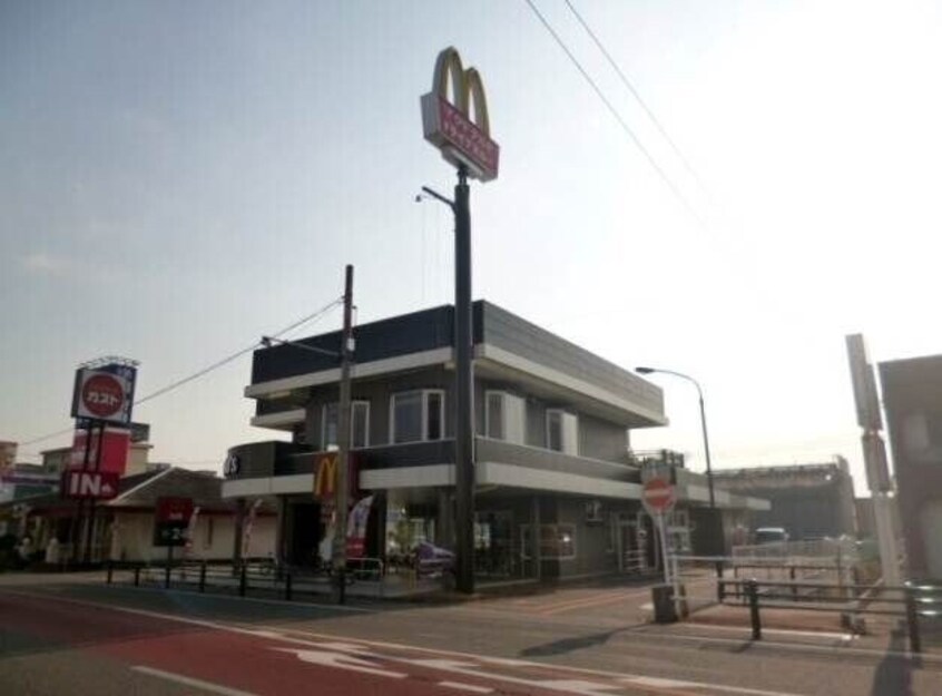 マクドナルド1号線四日市店(その他飲食（ファミレスなど）)まで823m Ｇａｒｄｅｎ日永西Ⅰ