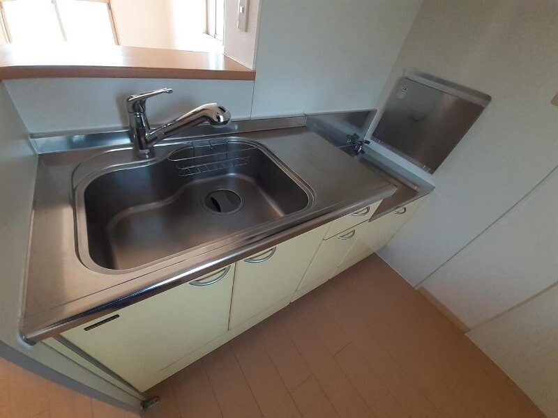  リビングタウン四日市芝田　A