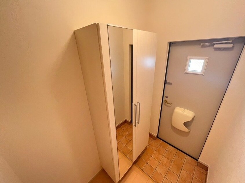 別部屋反転参考写真です。 グランデ・ルーチェＡ