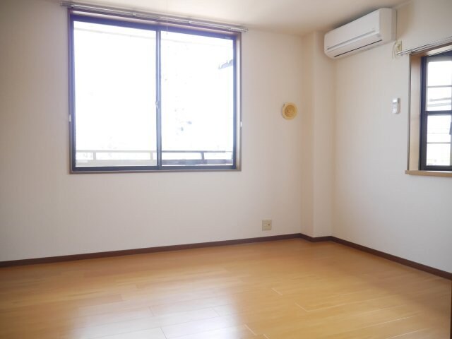 別部屋同型反転タイプです。 エバーグリーン森