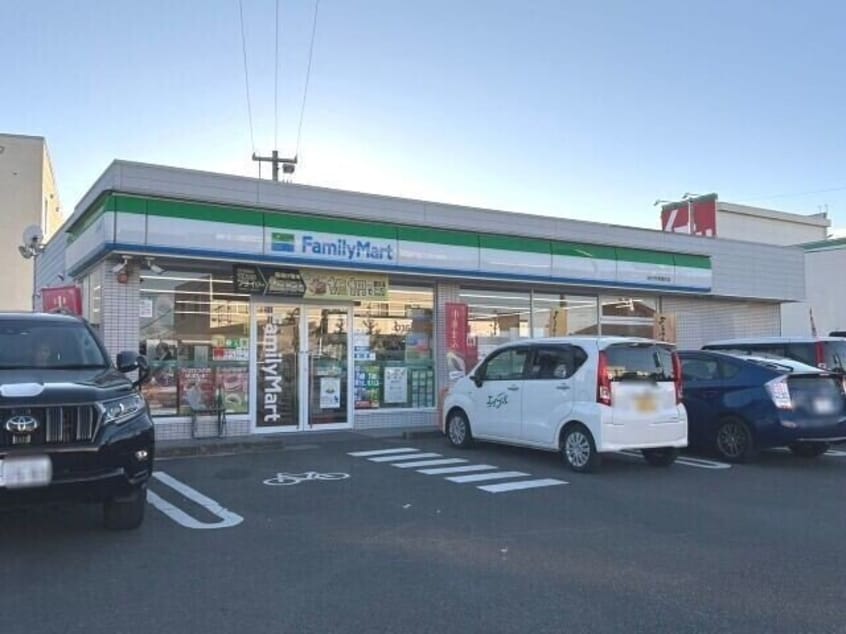 ファミリーマート四日市青葉町店(コンビニ)まで520m VIP-IN太平洋サウスヒルズ