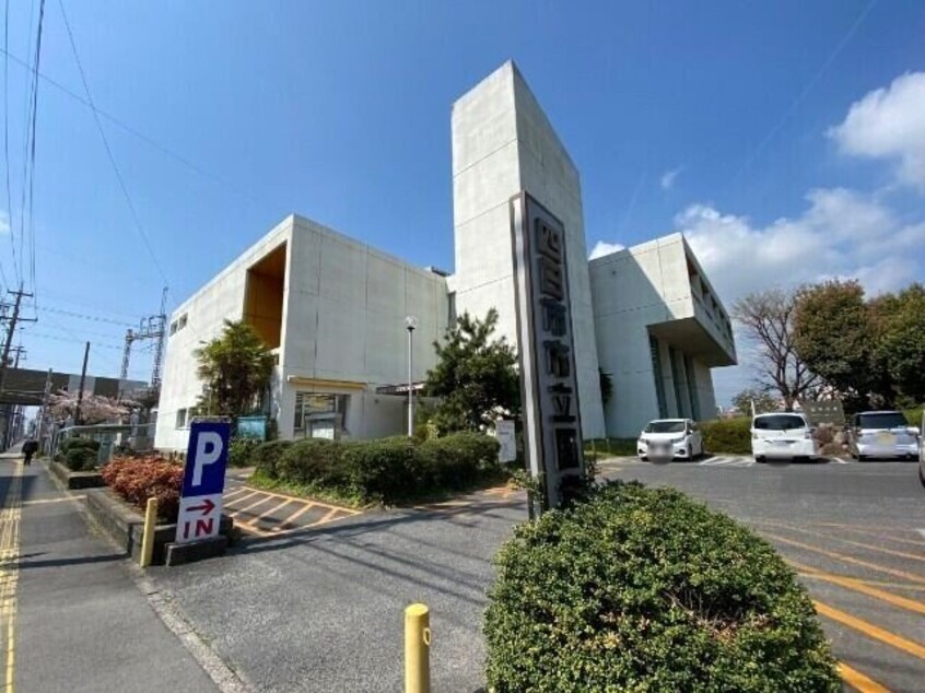 四日市市立図書館(図書館)まで711m タウンエステート西浦