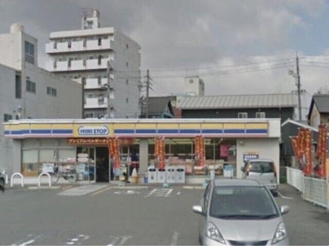 ミニストップ四日市浜田町店(コンビニ)まで404m レジデンス浜田