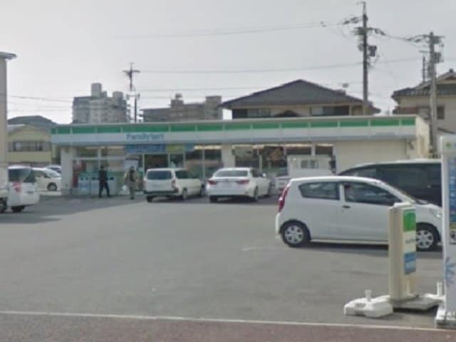 ファミリーマート ＪＲ四日市駅前店(コンビニ)まで100m レジデンス丸山