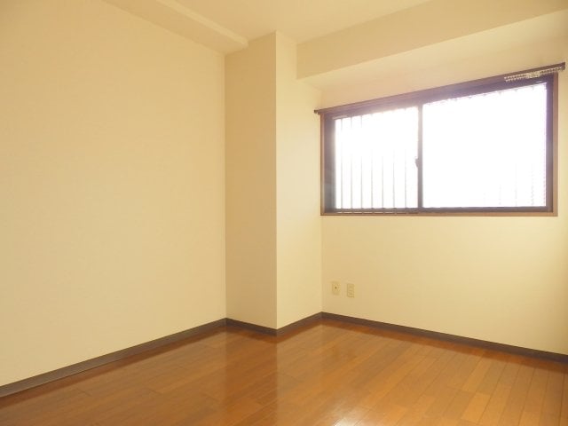  プラムスクエア