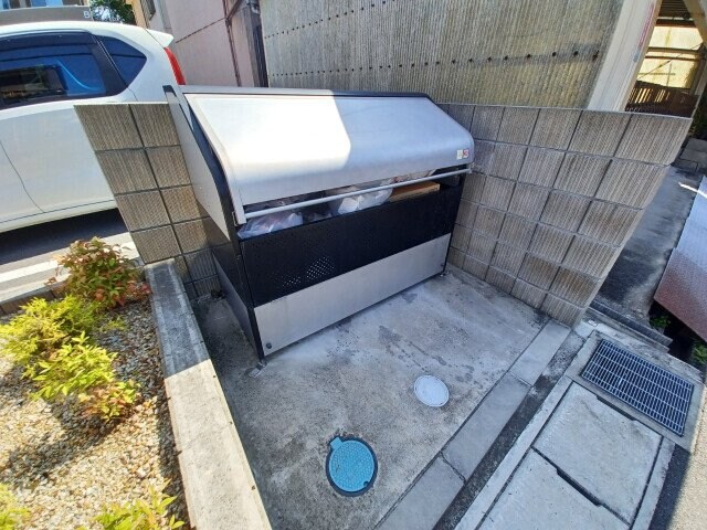  コリーヌ日永西　B